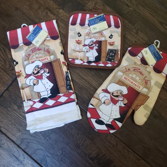 4 piece kitchen collection, 2 pot holder,  1 oven mitt and 1 hand towel  nwt - Picture 2 of 6